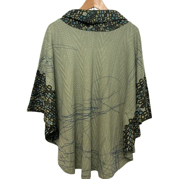 NWT Inoah Dog and Cat Pullover Cowl Neck Green Cable Knit Poncho Sweater Top - Picture 4 of 14
